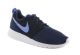 Basket Nike Roshe Run junior en bleu marine.